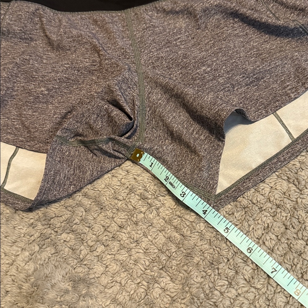 Lululemon Speed Up Low-Rise Lined Shorts 2.5". Heather Gray & Black Size 2 - Picture 8 of 10